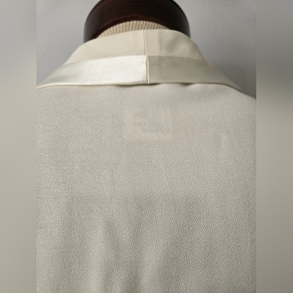 Alexis Cream Women's Blazer with Satin Trim. Size 12 - Picture 7 of 13